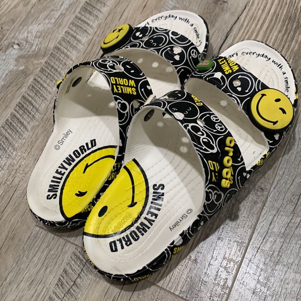 😊 Smiley World Crocs 😉 - Picture 3 of 4